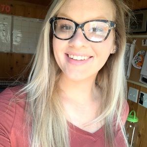 Meet your Posher, Abby